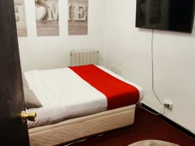 Habitación 4 – Cama de matrimonio en piso compartido