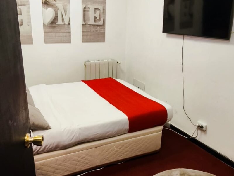 Habitación 4 – Cama de matrimonio en piso compartido