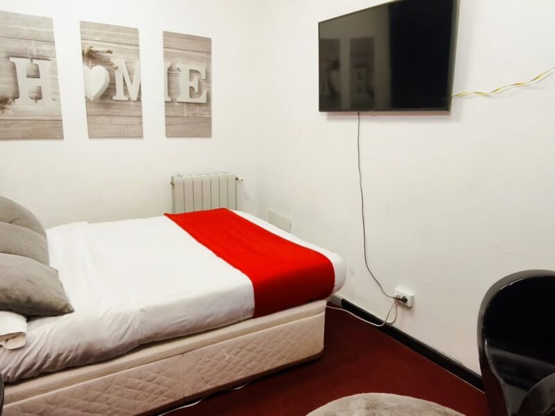 Habitación 4 – Cama de matrimonio en piso compartido