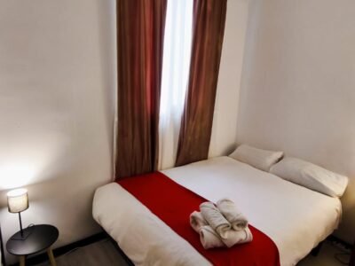 Habitación 6 – Cama de matrimonio en pleno centro
