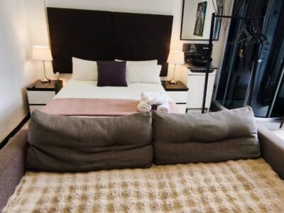 Habitación 1 – Cama de matrimonio + balcón