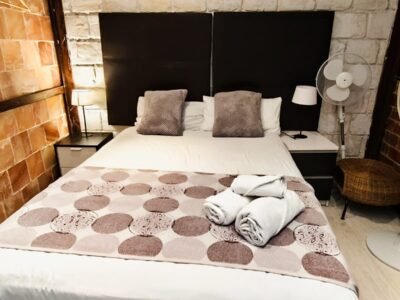 Habitación 5 – Cama doble + cama individual