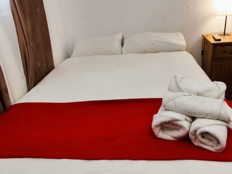 Habitación 6 – Cama de matrimonio en pleno centro