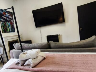 Habitación 1 – Cama de matrimonio + balcón