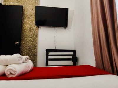 Habitación 6 – Cama de matrimonio en pleno centro