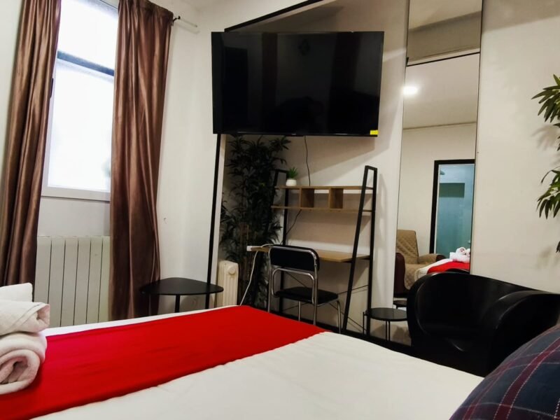 Habitación 7 – Estudio privado con baño y cocina