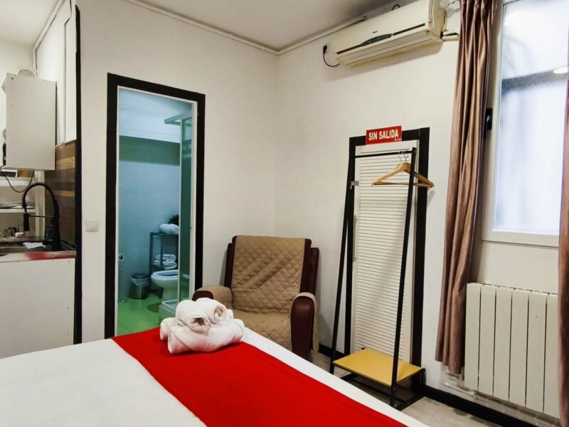 Habitación 7 – Estudio privado con baño y cocina