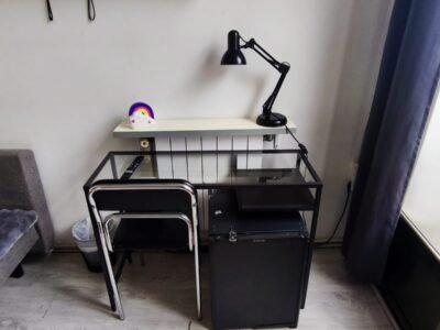 Habitación 2 – Cama de matrimonio + sofá cama + balcón